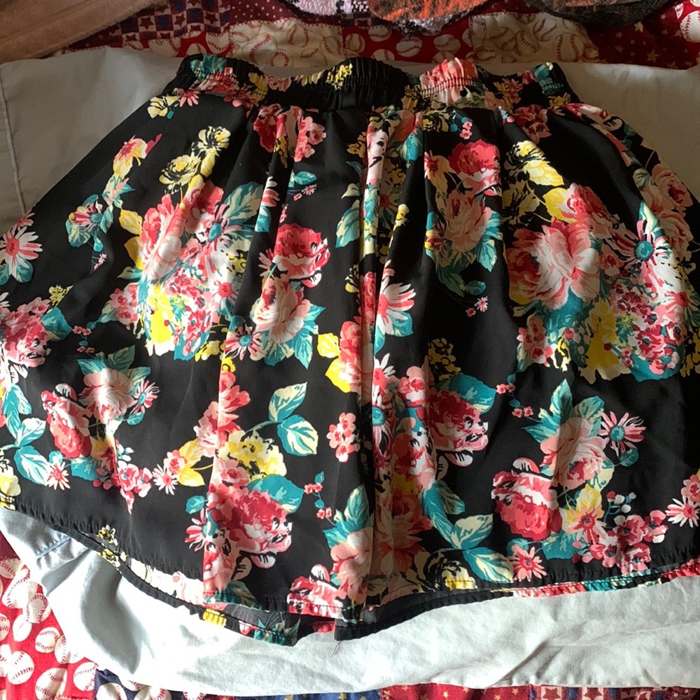 Ambiance Apparel M Floral Skirt